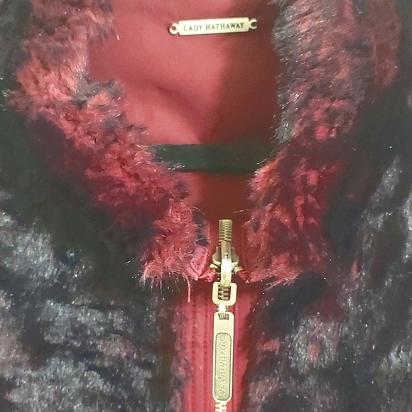 Lady Hathaway Reversible Vest - Picture 2 of 5